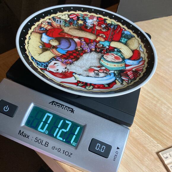 Mary Engelbreit Santa with Children 7 inch Christmas Plate Pre-Owned - Picture 5 of 5